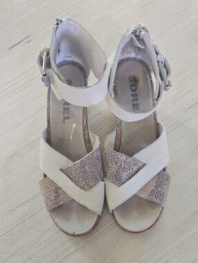 Sorel Women's Cream and Taupe Leather Crisscross Ankle Strap Sandals